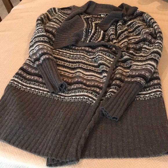 Eddie Bauer Full Length Cardigan. M/L. Multi-colored. Yarn-coated pin to fasten. - Picture 2 of 10